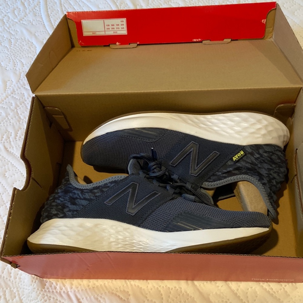 New never worn Grey Men’s New Balance Fresh Foam Roav